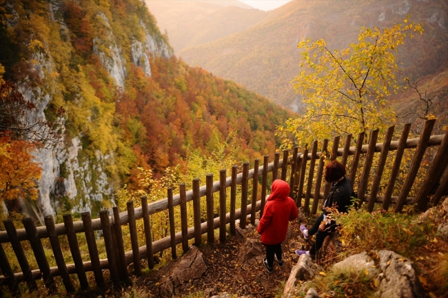 Bosna Hersek'te doğa sonbahar renklerine büründü